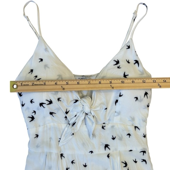 Flattering Silhouette Playful White Bird Dress Medium 🤍🤍 - Picture 7 of 11